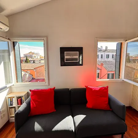 Vivere - Cozy In The Heart Of Venice